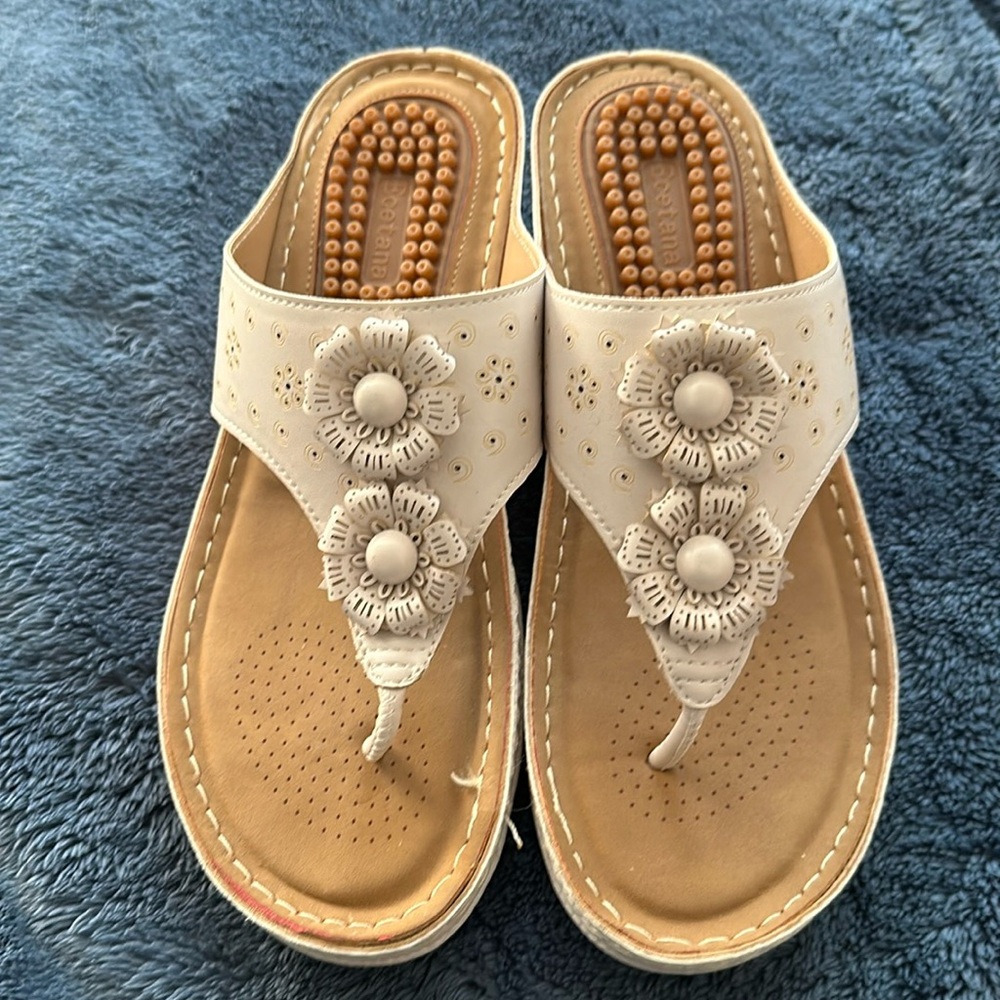 Cute white sandals. Size 8.5.